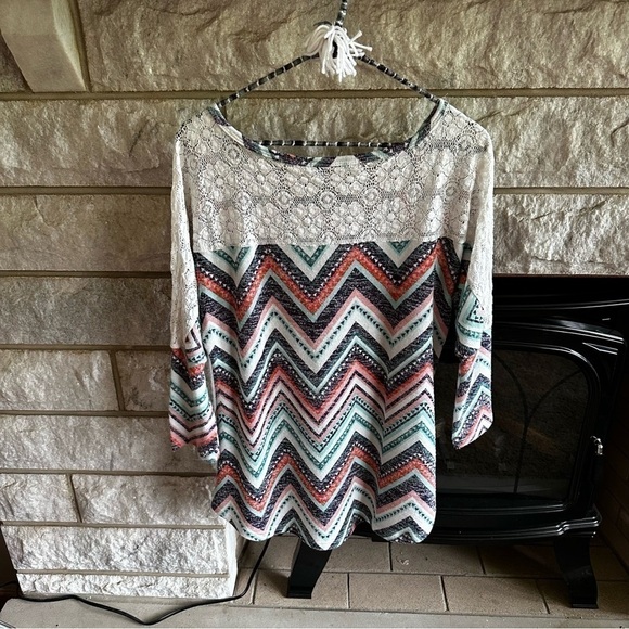 Absolutely Famous geometric knit blouse lace detail large 3/4 sleeve - Picture 5 of 8